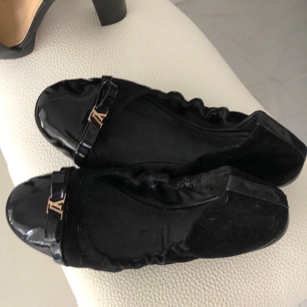 Black flat shoes Louis Vouitton